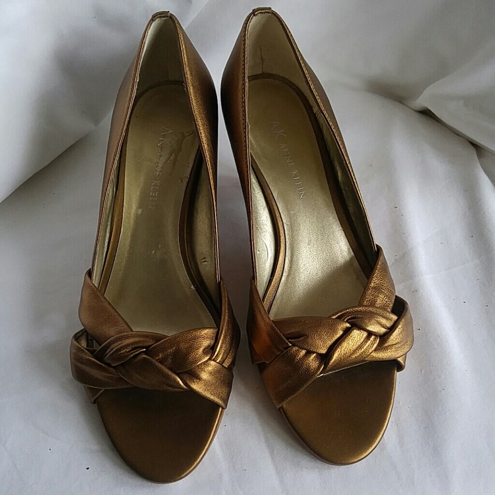 Shoes - Picture 3 of 7